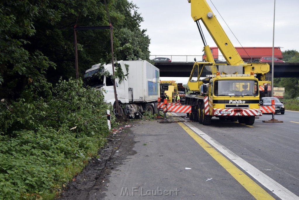 Schwerer VU A 3 Rich Oberhausen Hoehe AK Leverkusen P458.JPG - Miklos Laubert